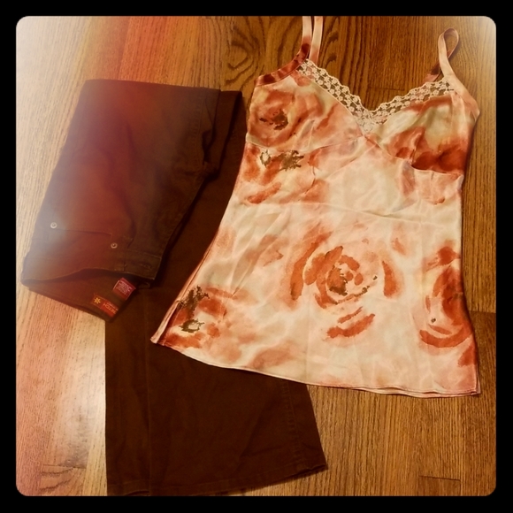 Sold in bundle! Bell bottoms/vintage style top - Picture 2 of 8